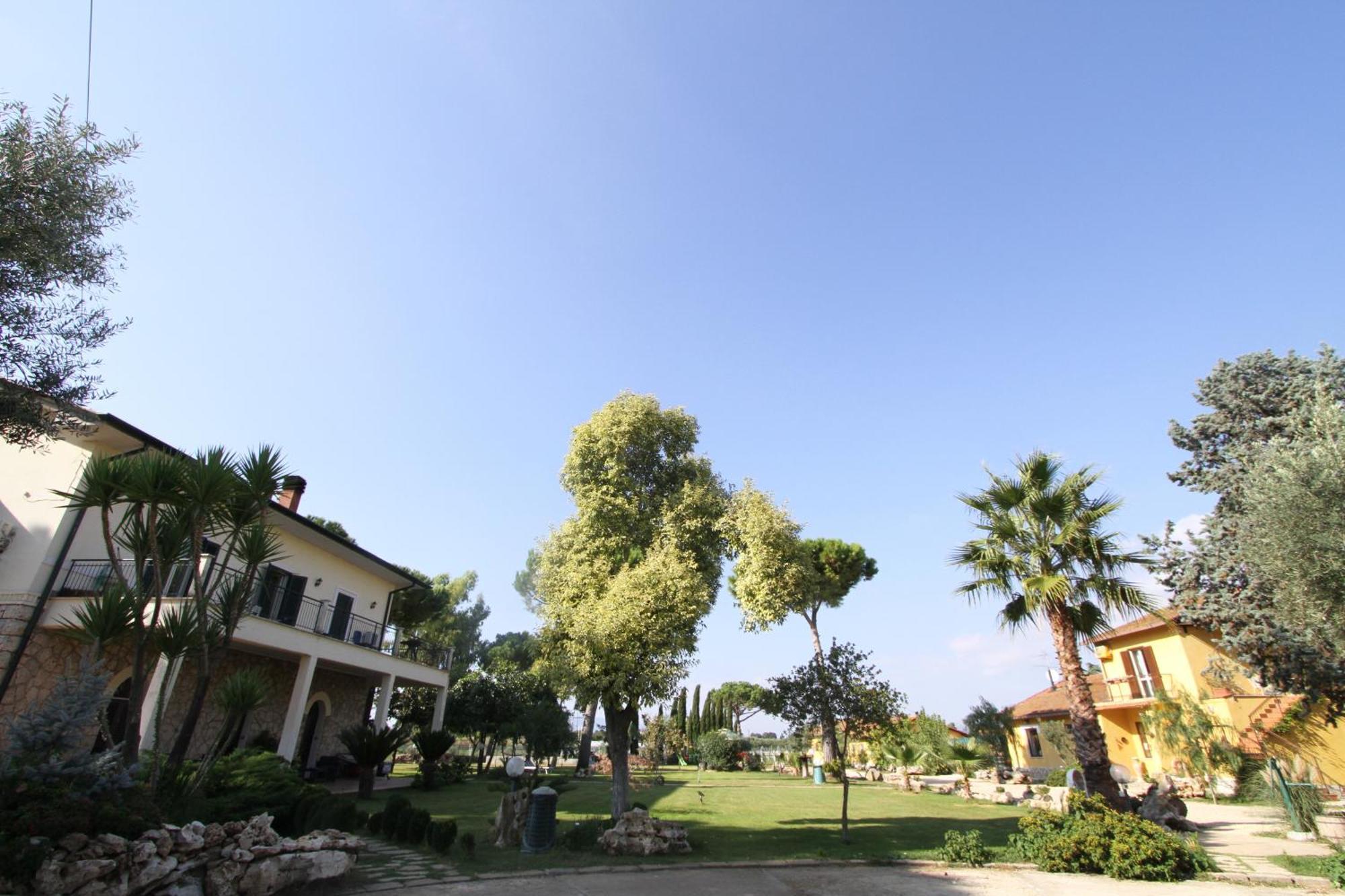 Agriturismo Ali E Radici Cisterna di Latina Eksteriør billede